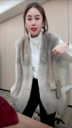 冰冰2025新款天鹅绒水貂皮草女整貂马甲进口水貂背心年轻貂皮大衣