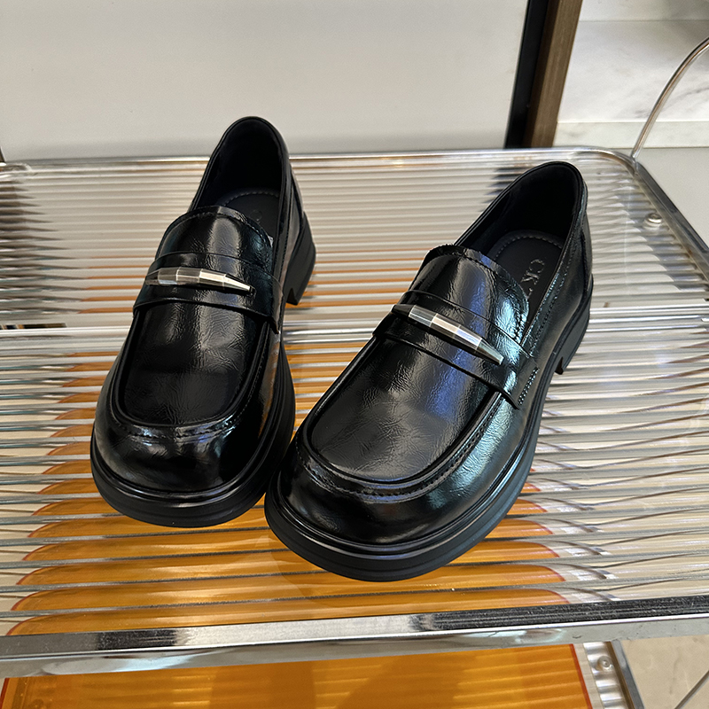 粗跟乐福鞋小皮鞋一脚蹬亮面真皮