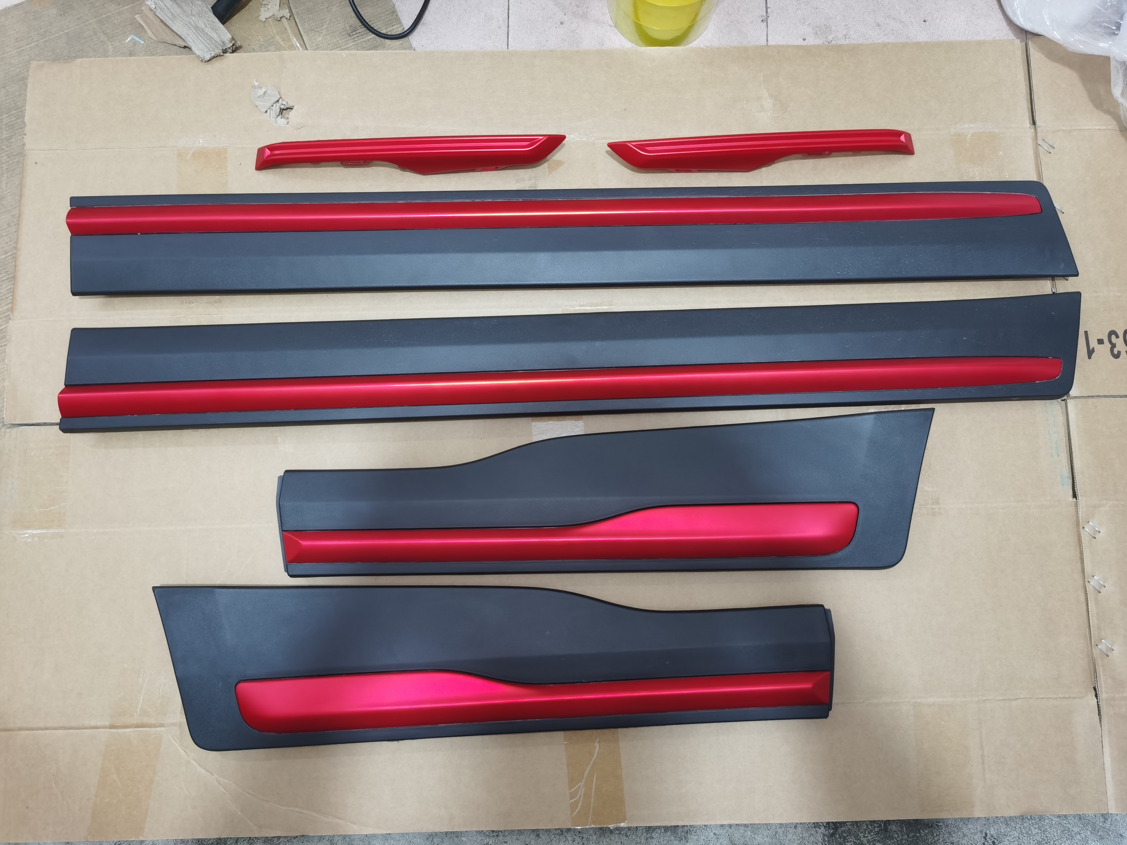 适用于吉利博越亚运版红色前后车门防撞条防擦条车身装饰条红色