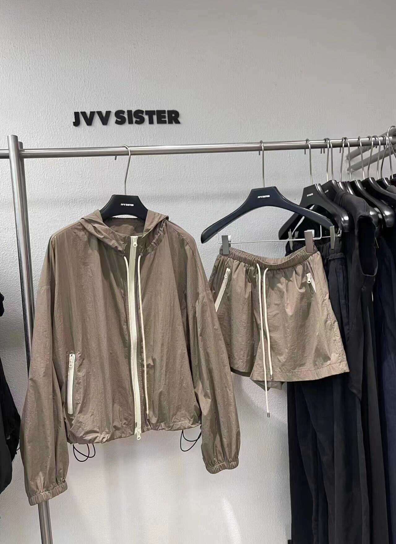 JVVSISTER两件套轻薄宽松防晒衣外套冲锋衣＋短裤运动休闲套装女