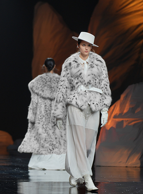 [纯白走秀系列]进口美国lynx皮草大衣西装领短款裘皮外套斑点猫女