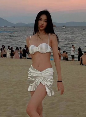 珠光宝气 2026新款日韩辣妹风珠光比基尼包臀小胸三件套泳衣度假