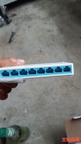 全新带包装水星8口交换机型号s108C。议价