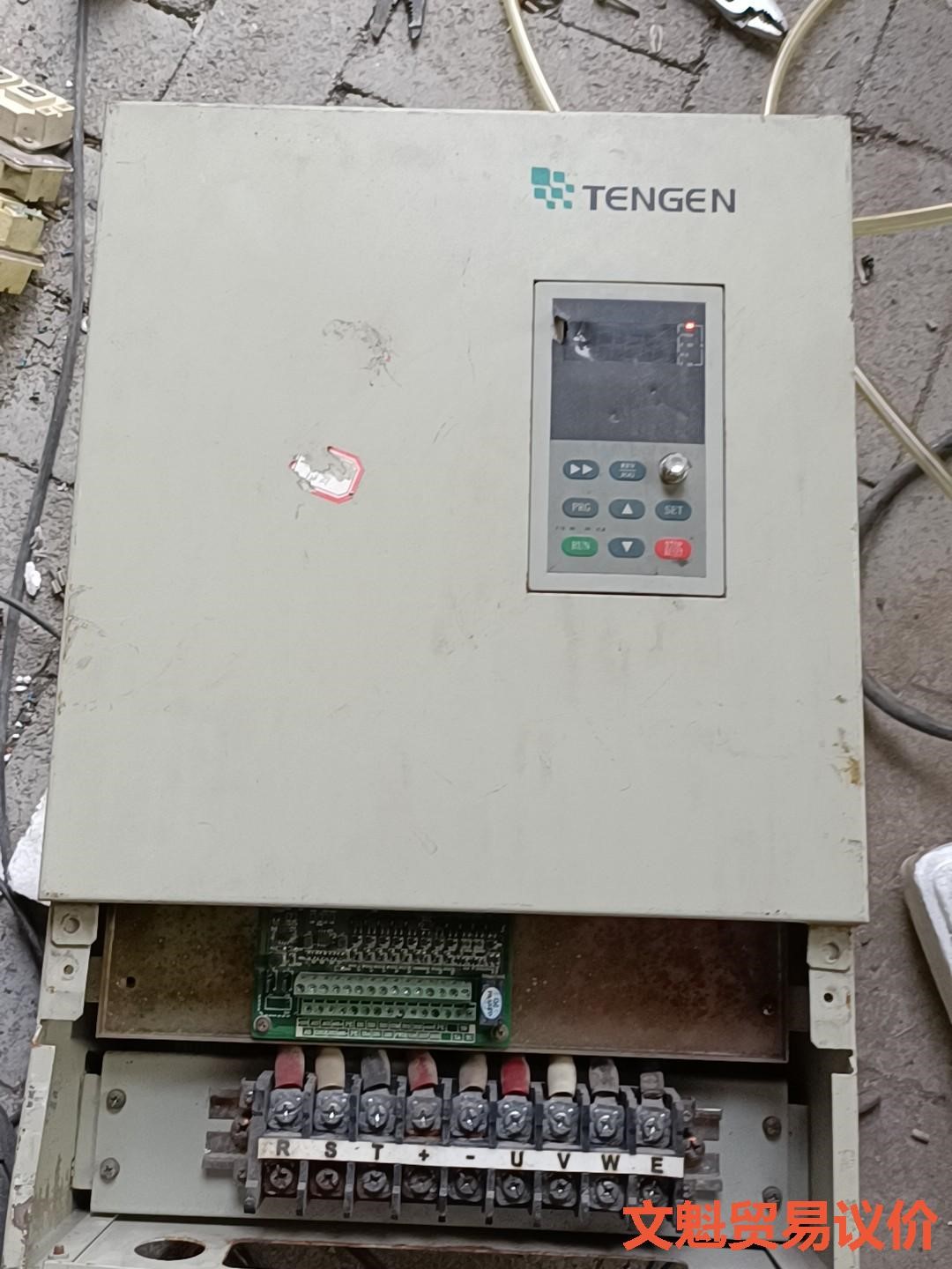 天正变频器TVFS9-4220G拆机一台,外观一般,实物拍摄,议价.