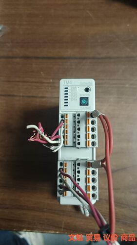 奥托尼克斯温度控制器型号TM4-N2RB现货一台成色如图.议价
