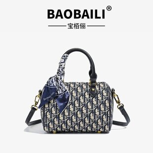 今年流行爆款包包女式2026新款超火刺绣老花枕头包百搭单肩斜挎