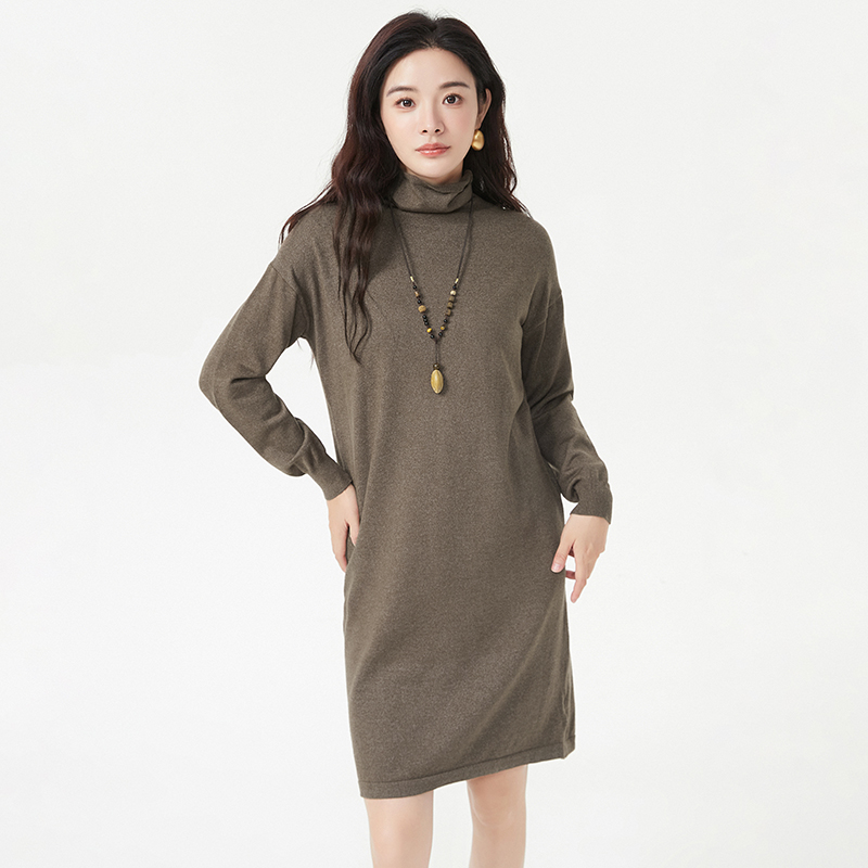 2025年冬Outlets正品 高端QY系列含羊毛长袖简约半高领中裙连衣裙