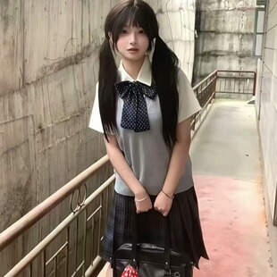 胖MM大码2025夏新款V领针织衫背心校供感学院风海苔中裙JK制服裙