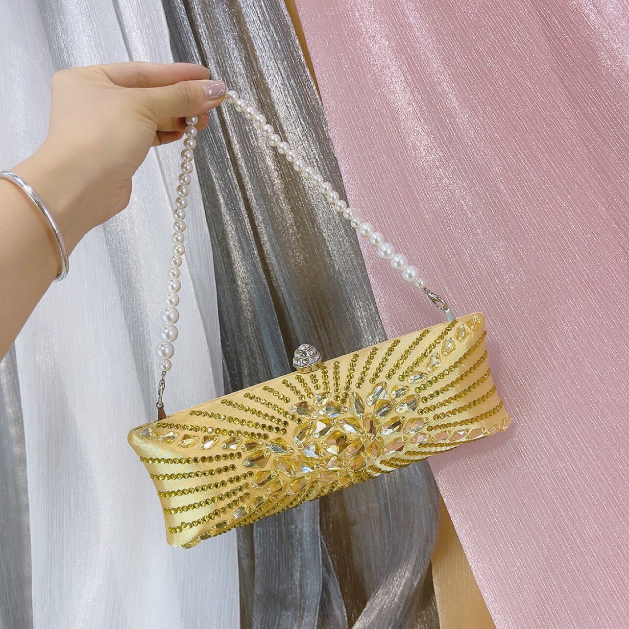 新品 亚克力绣长款手拿包腋下包 简约ins风珠绣包宴会包迷你拎包