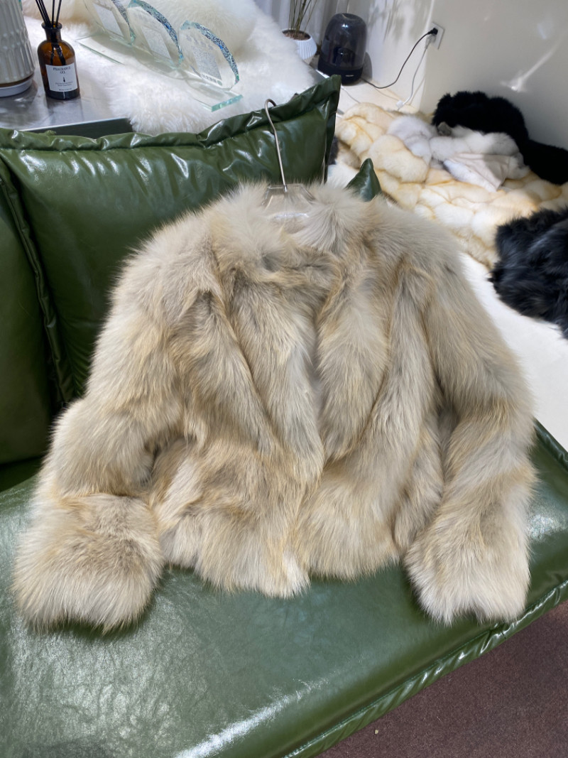 进口狐狸腹毛小立领吸扣正肩时髦双色白狐坎毛皮草外套丨首尔月光