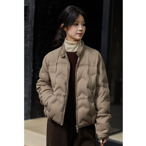 忘城N930座/喜爱的拥抱/冬季新款压胶直充新国标90白鸭绒羽绒服女