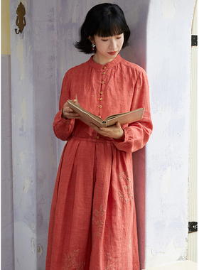 忘城Y554座/玫瑰/秋冬新款色织亚麻鲜红色显白绣花立领双层连衣裙