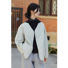 忘城A1117座/让情绪自由/冬季新款60G新雪丽棉V领菱格棉服外套女
