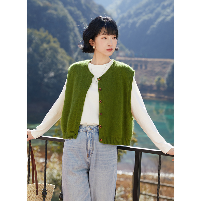 忘城T455座/绿意/春季百搭羊毛浣熊绒混纺茶绿色针织无袖马甲叠穿