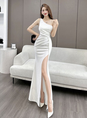 白色晚礼服女2026新款性感小众名媛鱼尾单肩开叉连衣裙主持人车模
