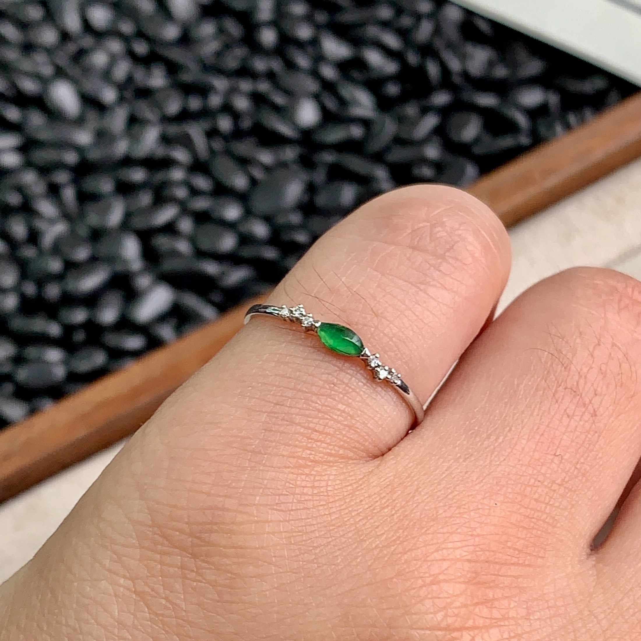 泗隆珠宝-天然A货翡翠随型戒指 缅甸玉石18k冰绿翡翠戒指女款