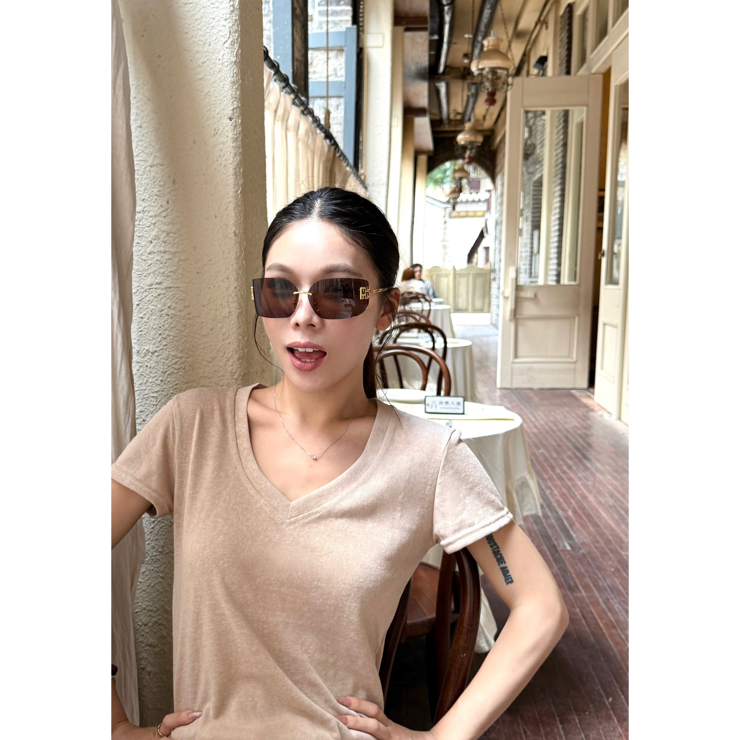 胡夹子一 “赵露思同款”天丝亚麻V领卡其色短袖正肩T恤女夏季