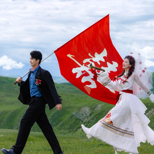 婚纱照外景街拍背景布新中式中国红喜庆旗帜纱裙红色喜字旗手捧花