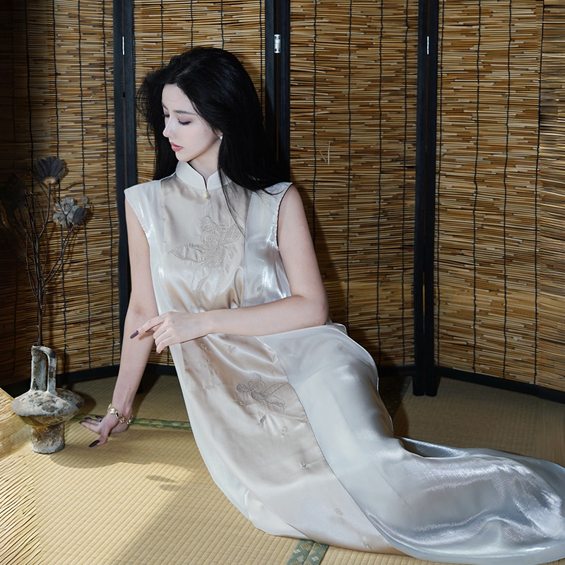 澄渔高定【莲颂】新中式重工香槟金百合缎精工刺绣礼服旗袍连衣裙