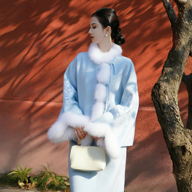 澄渔高定骆马绒浅蓝色新中式套装