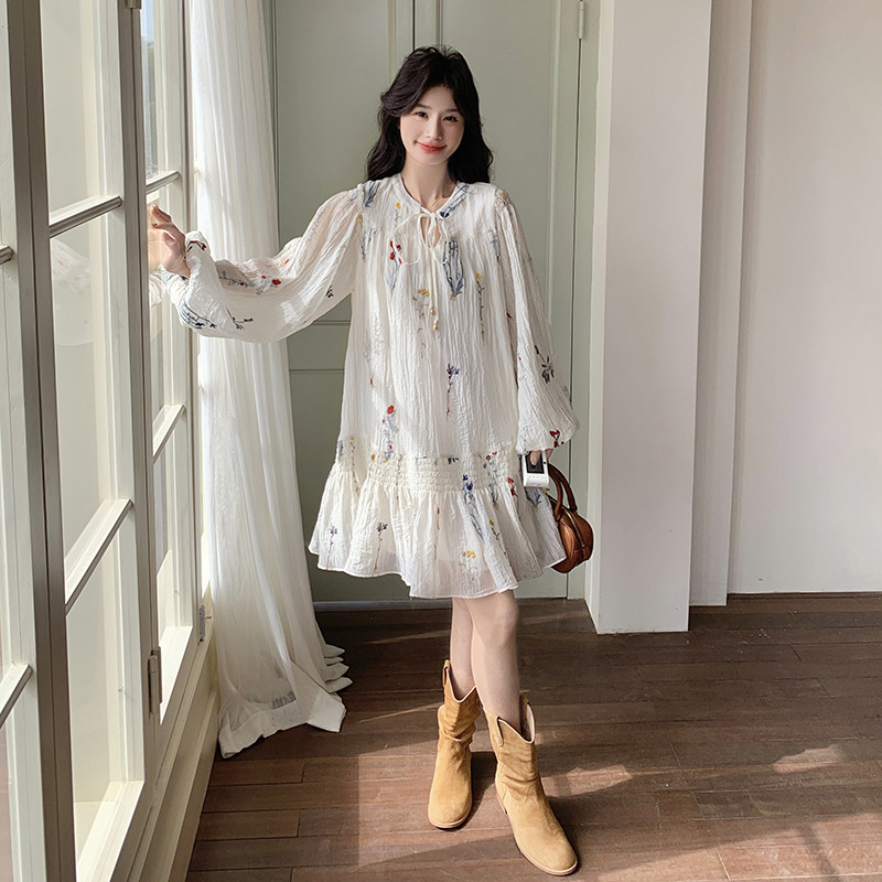 温柔风白色碎花长袖连衣裙女春秋超火好看高级小众V领收腰短裙子,女装连衣裙,2C059