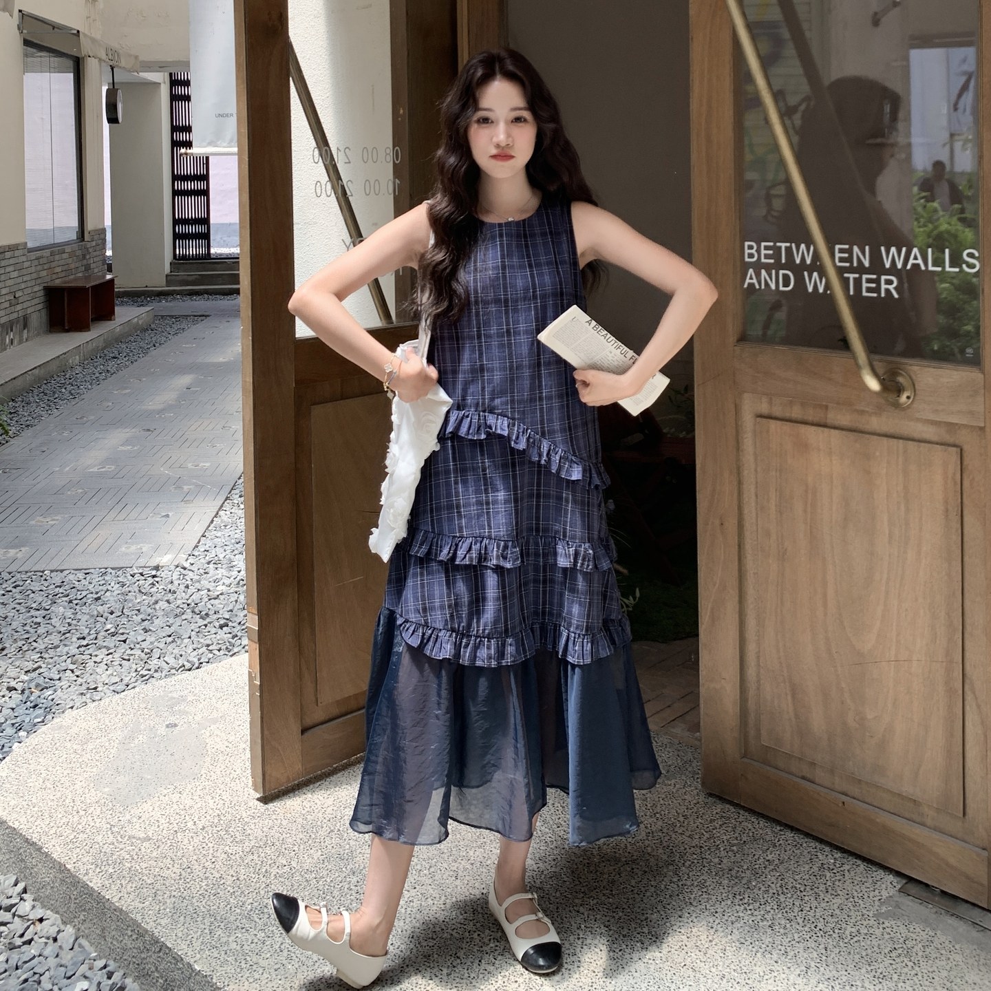 独特好看蓝色复古格子网纱拼接连衣裙女2025夏木耳花边无袖背心裙,女装连衣裙,2C059