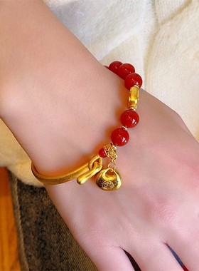 新中式复古精致红色玛瑙石手链轻奢小众温柔风福袋錾刻宝相花手镯