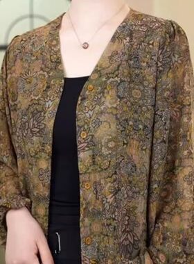 新款洋气减龄小衫遮肚洋气妈妈装2025年春夏气质显瘦宽松碎花衬衫