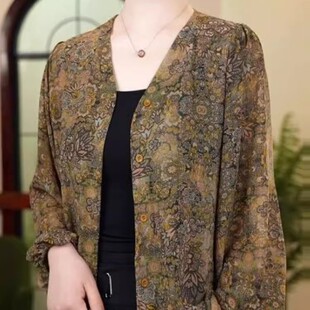新款洋气减龄小衫遮肚洋气妈妈装2025年春夏气质显瘦宽松碎花衬衫