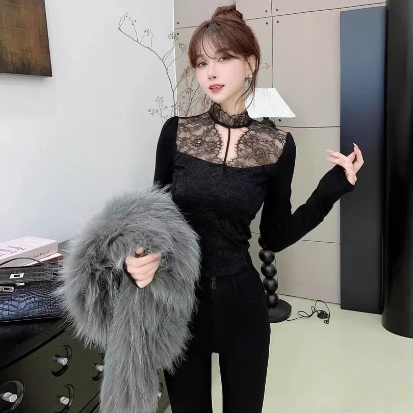 卡卡女装官方旗舰店正品韩版修身挂脖镂空蕾丝拼接上衣百搭打底衫