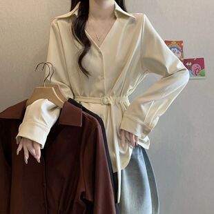 高级感杏色V领正肩衬衫女2026冬新款大码胖mm收腰显瘦中长款上衣