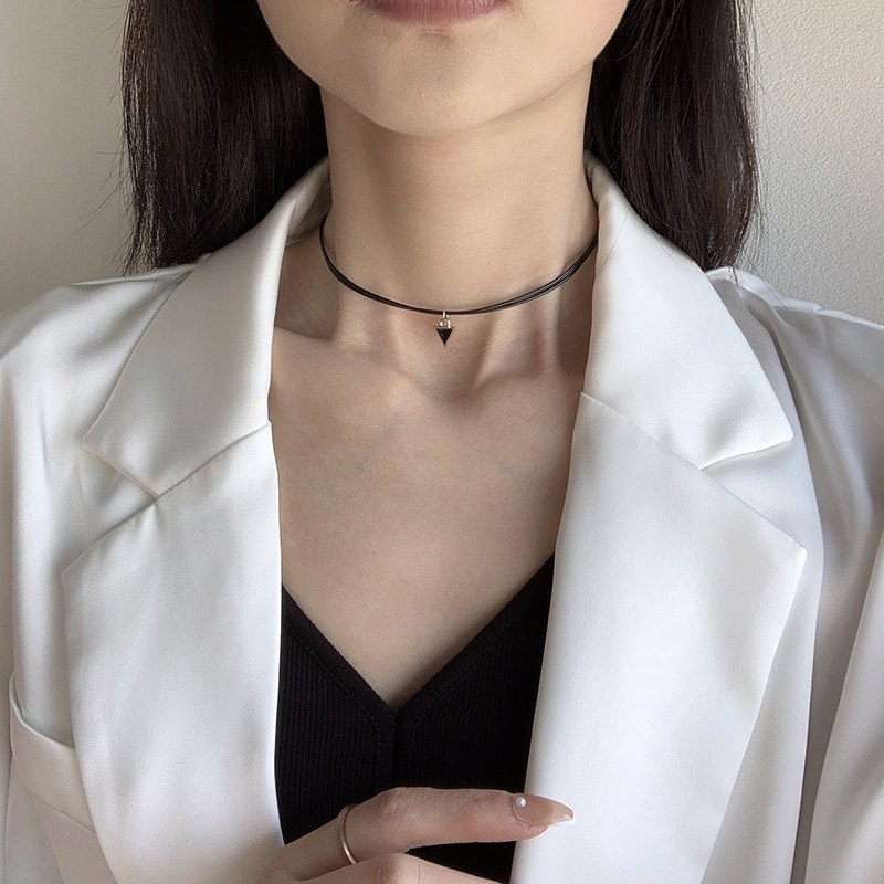 锁骨链女高级感轻奢颈链choker黑色脖子饰品短款绳子颈带项圈配饰