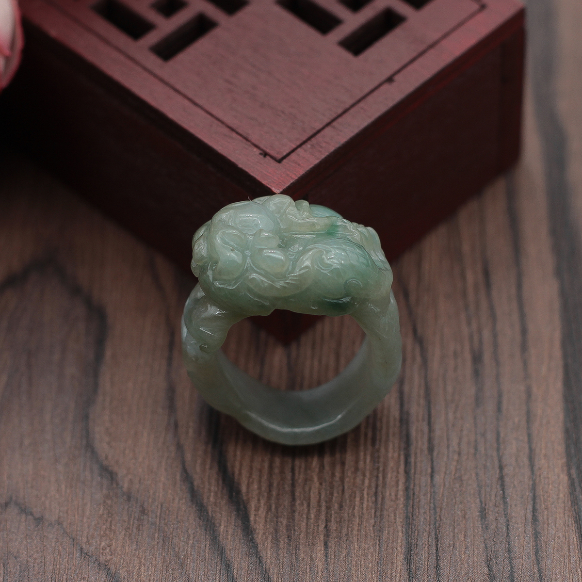 19mm 特价 缅甸天然翡翠A货玉器 糯种盘龙飘绿祥龙戒指 包邮