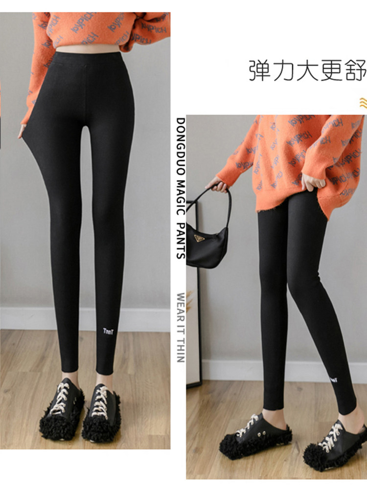 쇼핑몰은 브랜드 할인 여장 대외 무역 가을 겨울 플러스 벨벳 두꺼운 따뜻한 바지 레깅스를 여성이 야외에서 입는 작은 사람들을 위해 철수했습니다