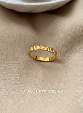 鱼丁秘密 简约轻奢时尚齿轮水波纹金色细戒小众设计感in’s戒指女