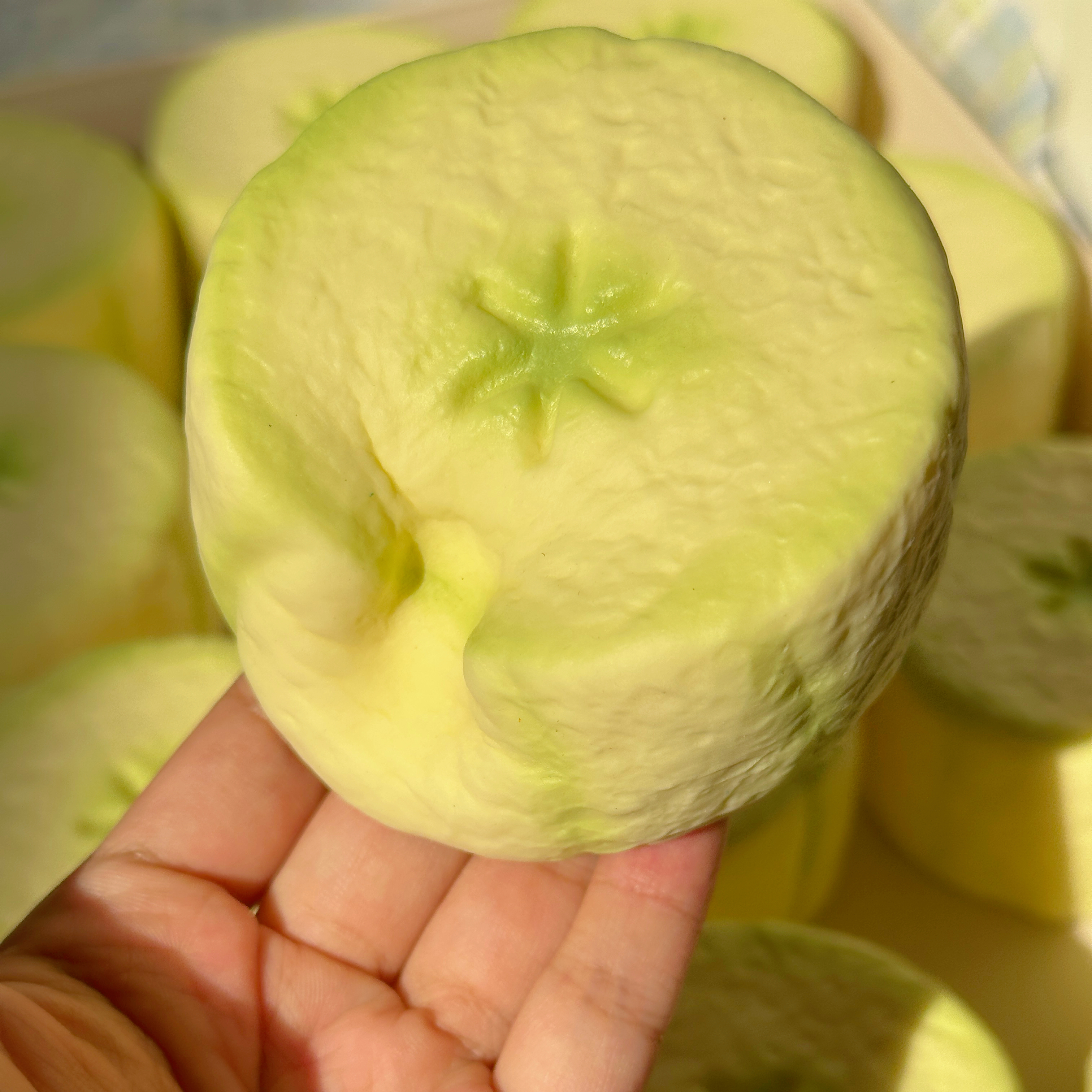 新品木吉抹茶香蕉酥绿蕉仿真水果酥慢回弹玩具解压捏捏乐squishy