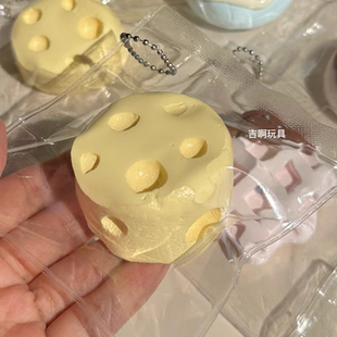 爆浆奶酪芝士硅胶捏捏纯手工奶油感小鼻噶挂件包挂可爱解压食玩