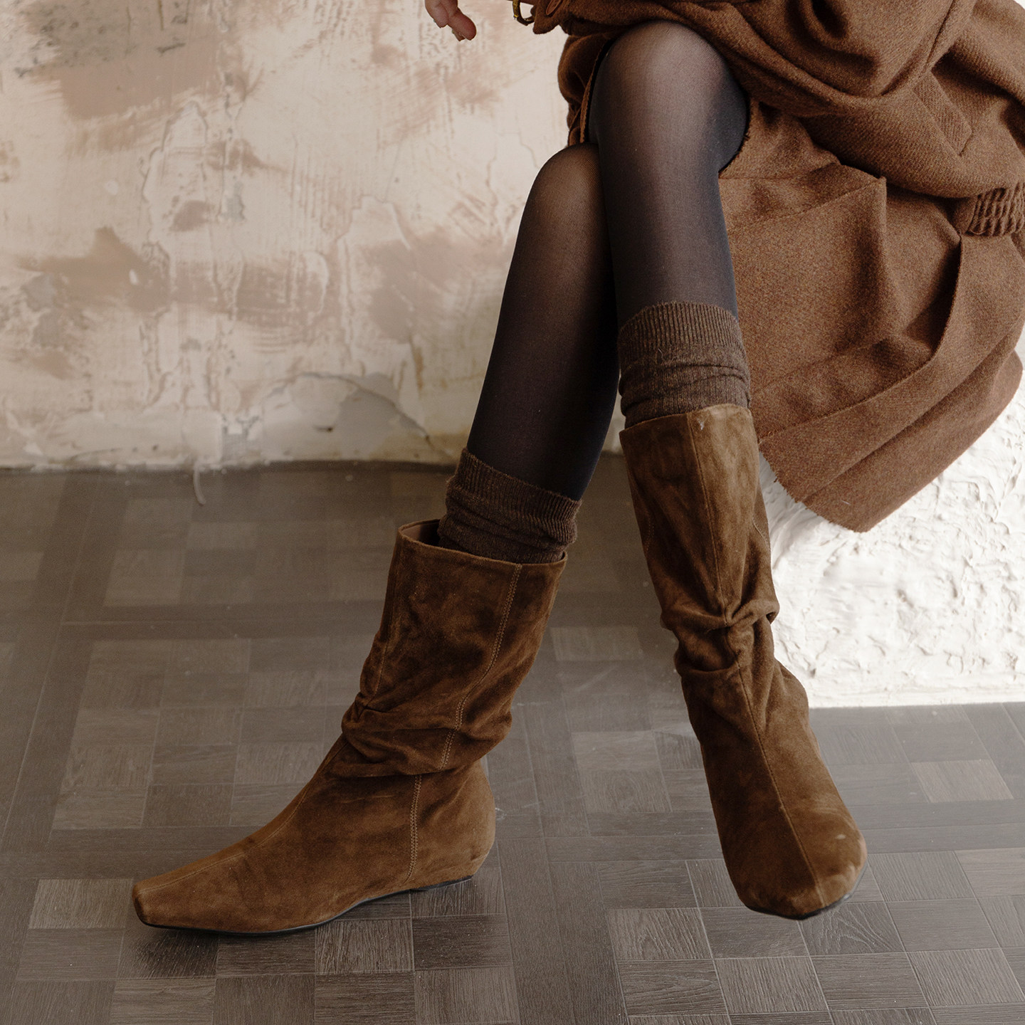 Versatile。轻奢·配裙子小短靴