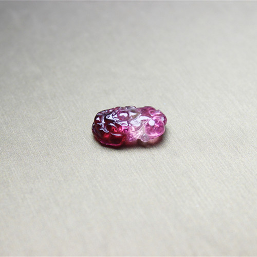 A21碧玺雕件雕刻貔貅粉碧玺双色三色可爱精品吊坠孔爱丽丝珠宝店