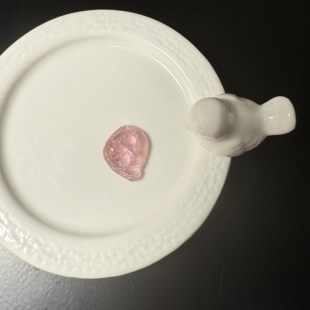 G823粉色碧玺吊坠孔稀有宝石小坠子提溜水晶饰品小鱼可爱全净体