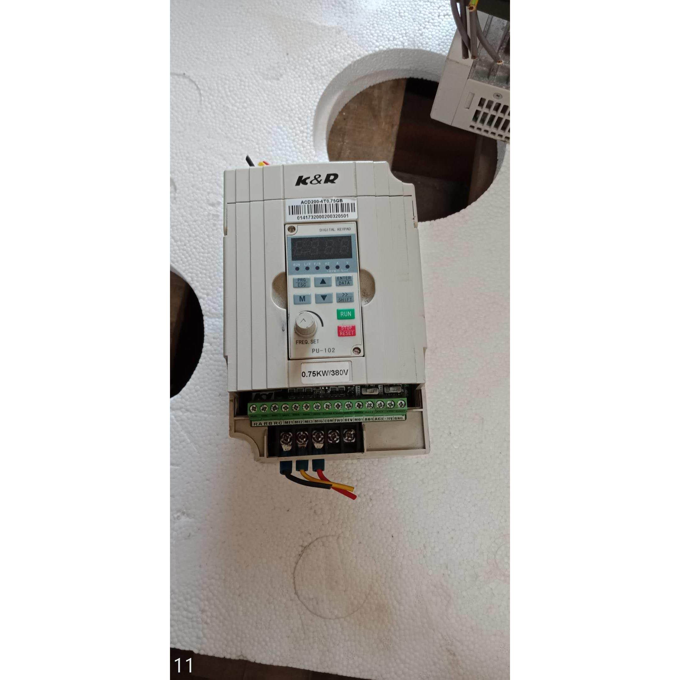 科润变频器acd200-4t0.75gb 380v 0.75kw 实物图