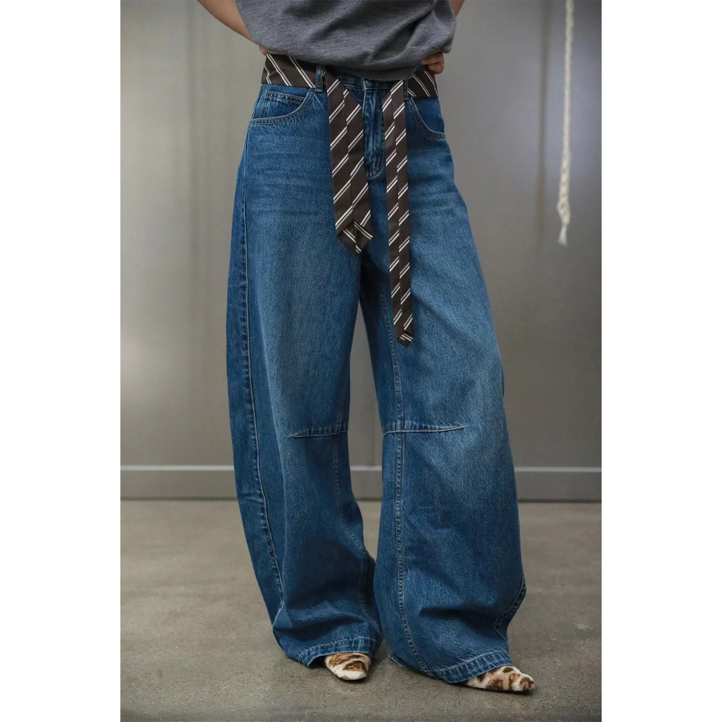 包邮包邮牛仔裤女2026秋冬新款欧货宽松显瘦阔腿复古洗水丝带弯刀