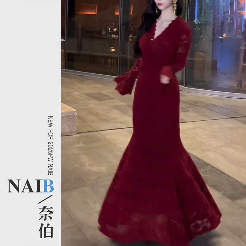 复古红色蕾丝连衣裙温柔扭折喇叭