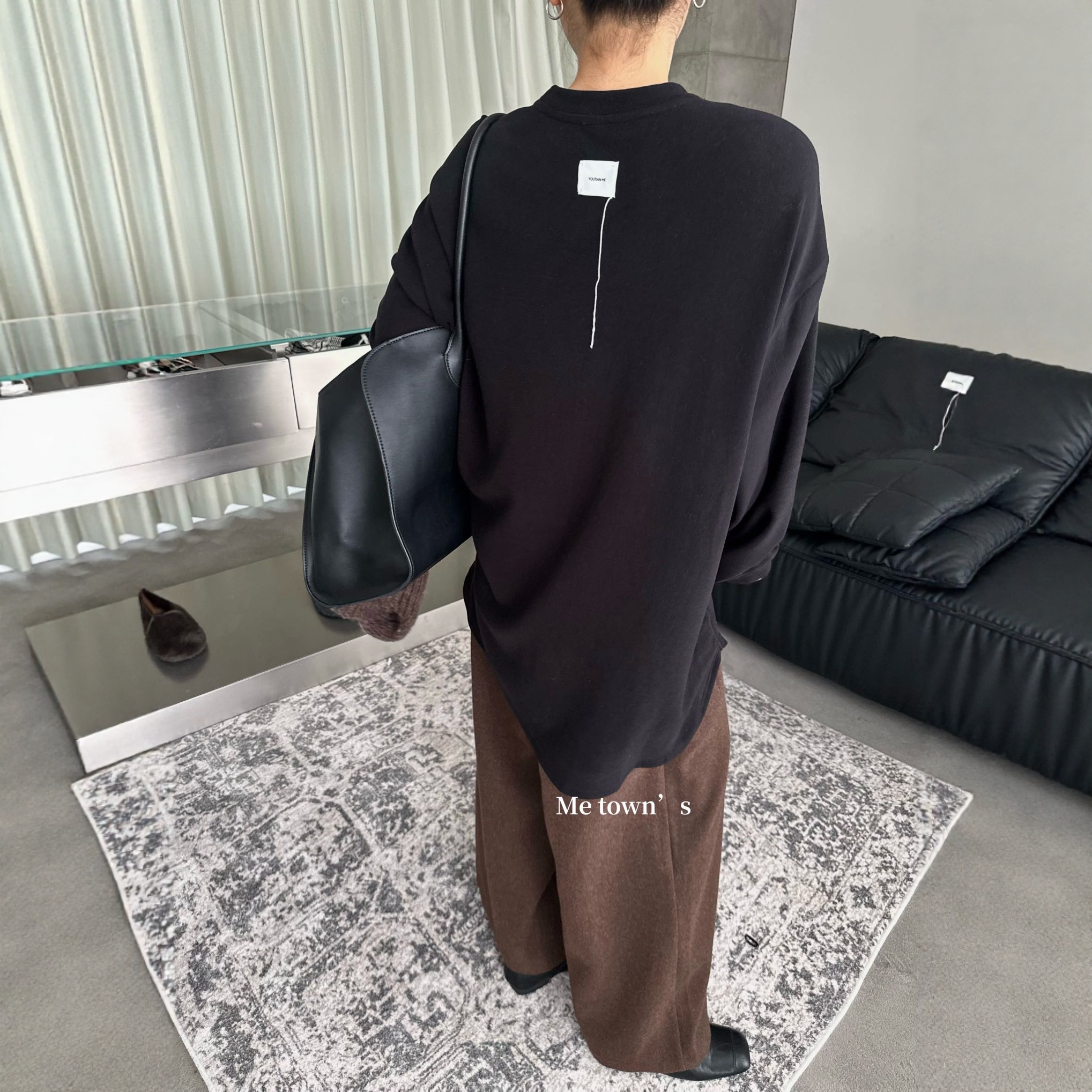 圆领长袖后背贴标设计T恤女秋冬