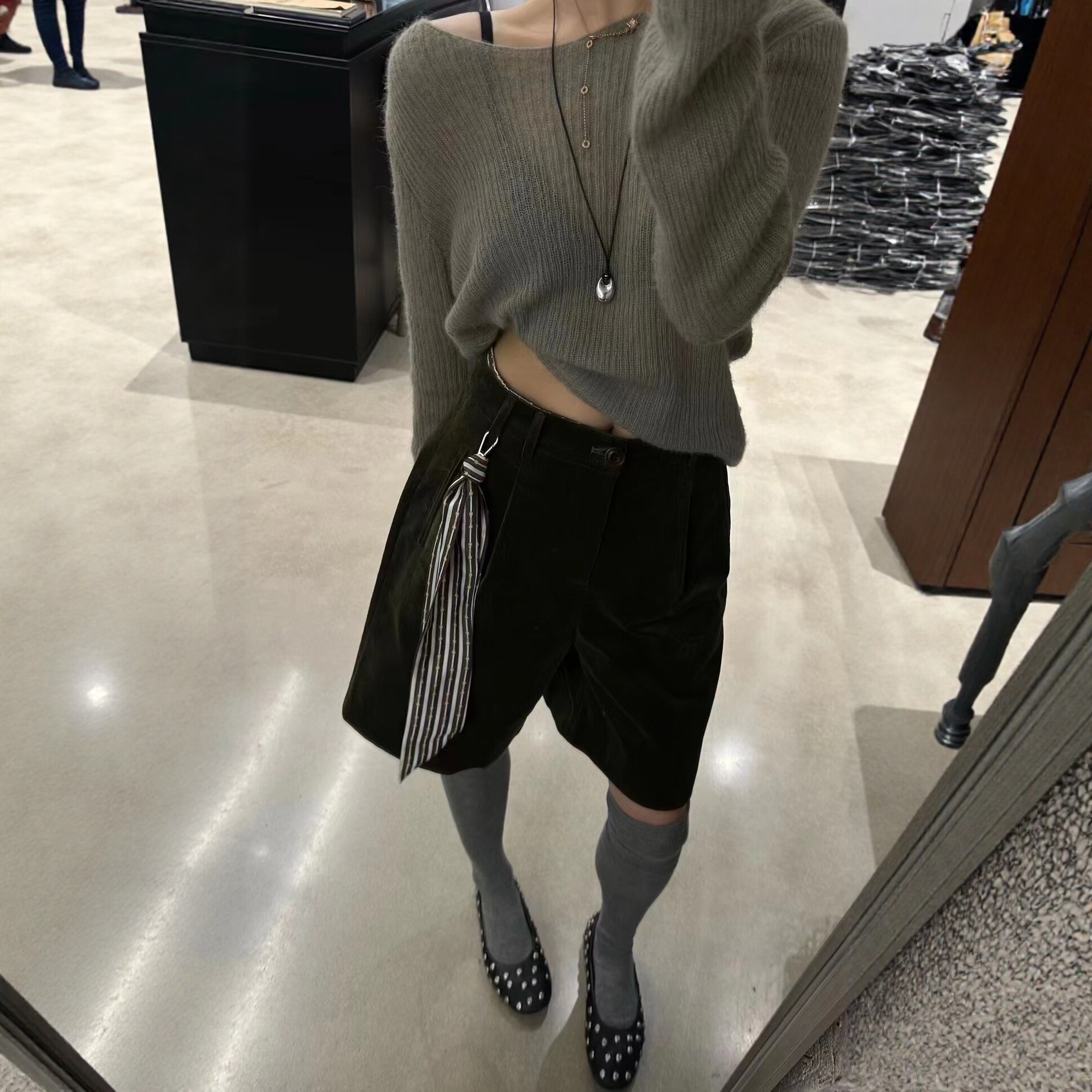 韩版灯芯绒高腰显瘦阔腿五分裤女图片