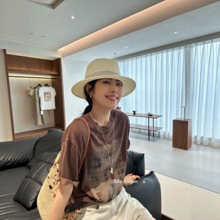 Me town's韩系圆领宽松休闲艺术印花T恤女夏软fufu凉感上衣 Q8812