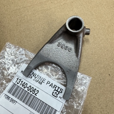 全新原装10-25年Z1000 异兽Versys1000拨叉13140-0062