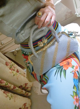 2025时尚手拎钻包透明莲花水晶头手拿袋手拿包宴会手提包时装手包