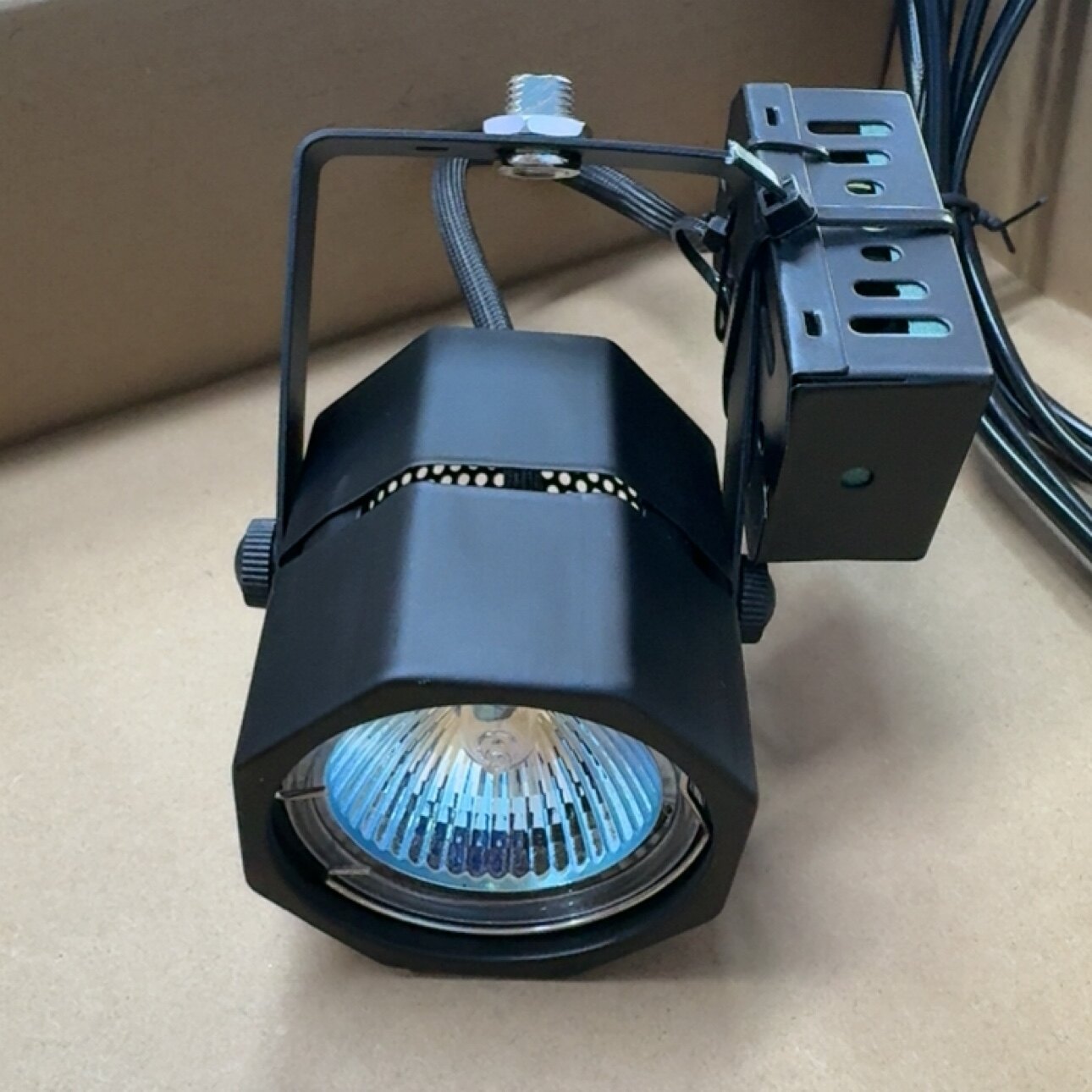 输入220V输出12V50W八角石英射灯卤素灯卤钨灯实验室调光灯黄光