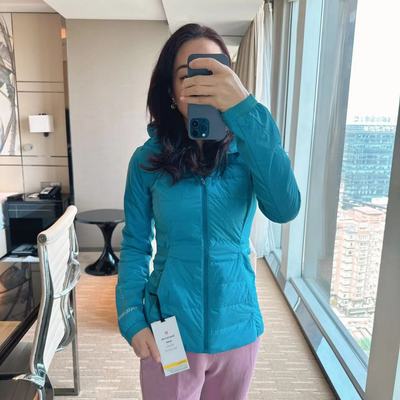 女士短款羽绒外套修身显瘦